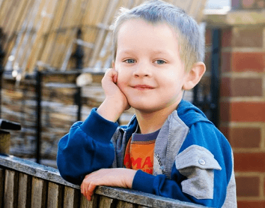 中国“最穷首富”，生前无房无车，死后裸捐2000亿，谁还记得他？