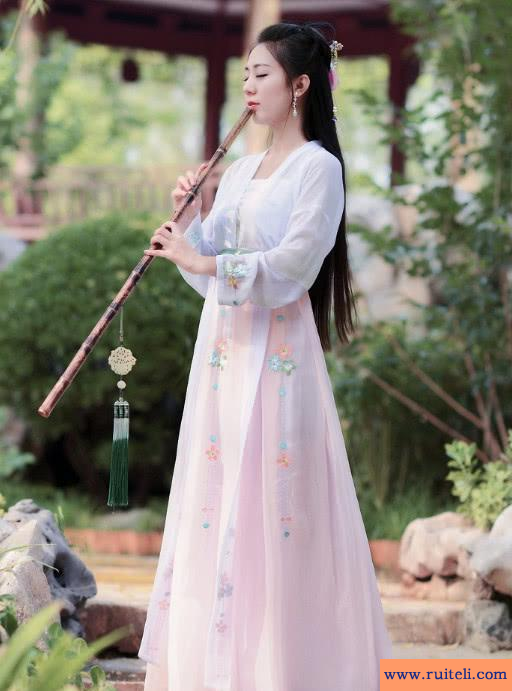 心理测试：4个美女，谁是千金小姐?测你的前世是谁