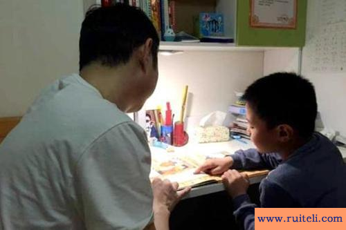 火上浇油是什么意思