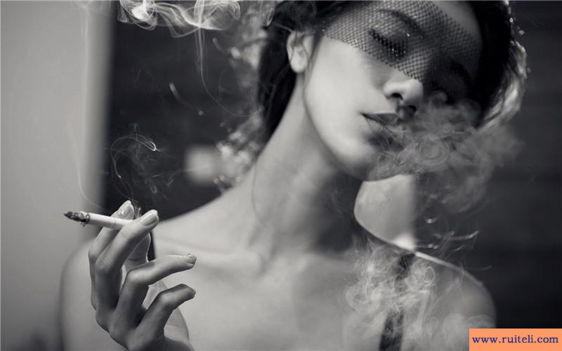 哥抽的不是烟是寂寞